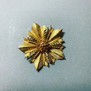 Vintage Coro gold burst brooch pin